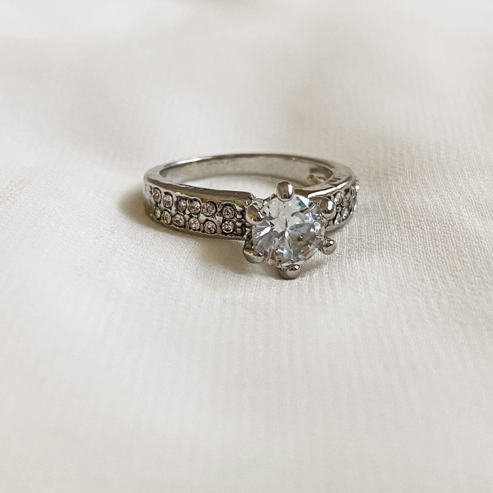 Vtg Silver Paved Solitaire Diamond Ring - image 7